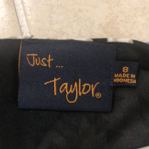 Fun Pattern dress - Picture 2 of 2